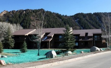 Castle Ridge Apartments Aspen Castle Ridge Apartments Aspen