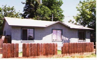220 Pueblo Ave Apartamentos