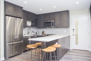 2121 Newcastle Ave Apartamentos