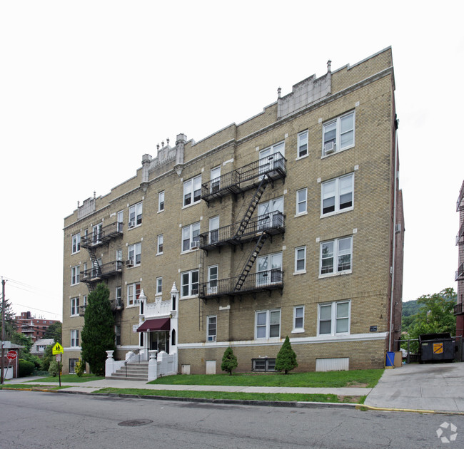 671 Lincoln Ave Orange, NJ 07050 Rentals - Orange, NJ | Apartments.com