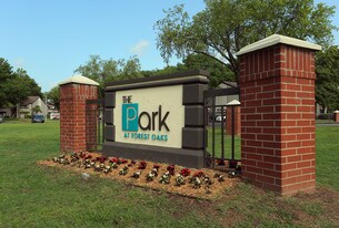 The Park at Forest Oaks Apartamentos