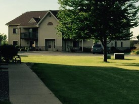 207 Arrowhead Dr Mukwonago WI Apartments