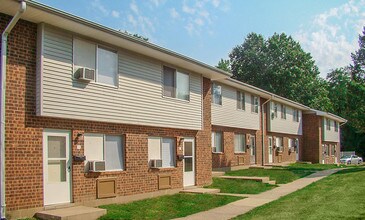 Midtown Gardens Apartments Burlington Ia For Rent Photo Of Midtown Gardens Apartments In Burlington Iowa