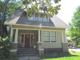 8 Kenneth St Apartments