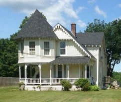 1479 Mapleton Ave Suffield CT Apartments