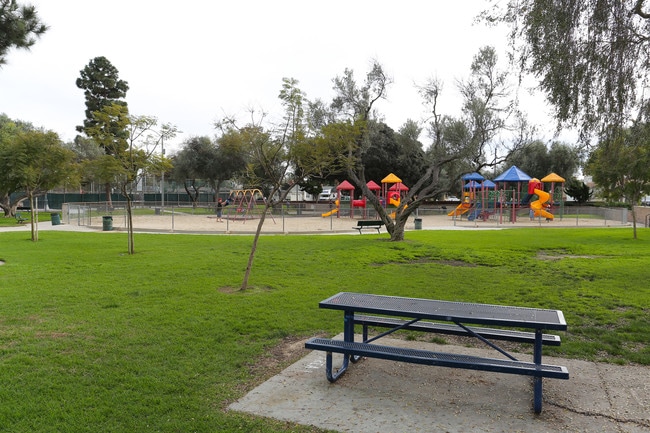 Apartments for rent in Holly Glen Del Aire, CA