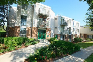 Grand Oaks Apartments