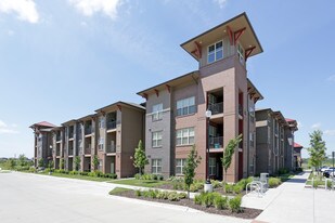 Shadow Lake Square Apartments
