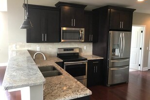 11 W Market St Apartments