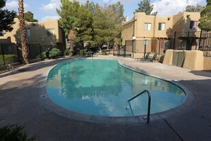 Pueblo del Montara Apartments