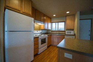 1566-1576 Irving Ave Astoria OR Apartments