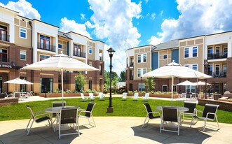 Holly Crest Apartments