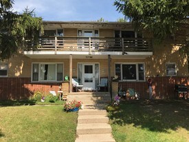 326 W 5th St Oconomowoc WI Apartments
