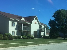 1215 Bear Pass Mukwonago WI Apartments