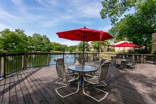 Lakefront Villas Apartments