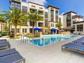 Nine 12 Gateway Apartments