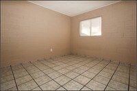 Building Photo - Highland Villa Apartments in Phoenix, Arizona