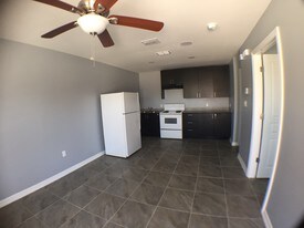 3206 Hillcrest Dr Apartments