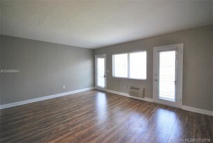 9272 E Bay Harbor Dr Apartments