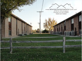 1413 Hennessey St Dodge City KS Apartments