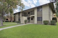 Building Photo - Park Lakewood Apartments in Modesto, California